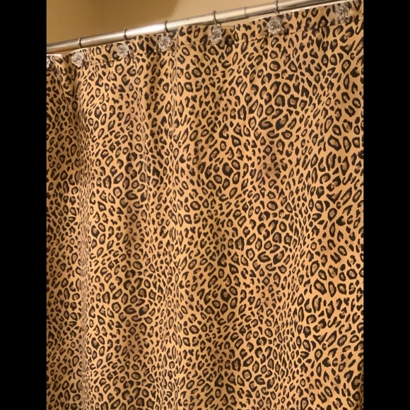 Leopard print shower curtain Approx 70" X 68" - Picture 1 of 5